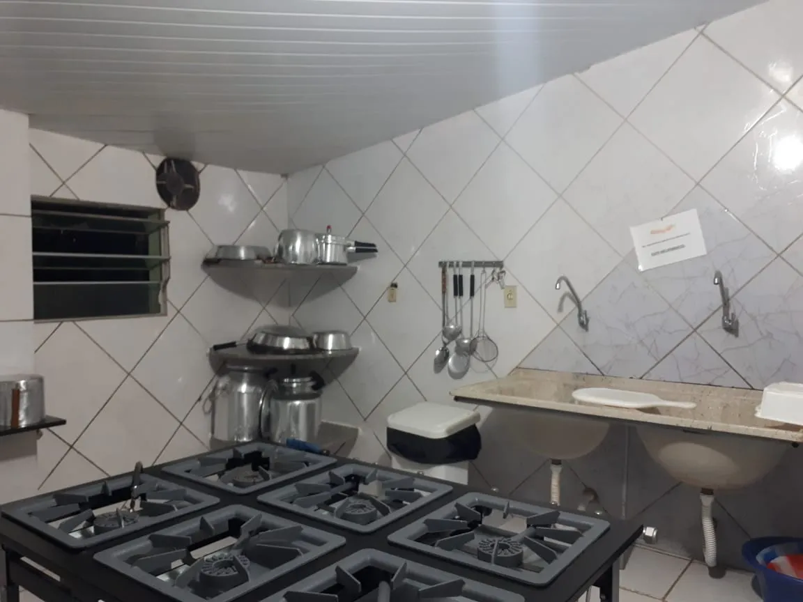 Vista lateral da área de produção